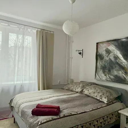 Perfect Location Two Bedrooms With Balkony 公寓