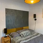 Lägenhet Perfect Location Two Bedrooms With Balkony
