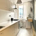 Lägenhet Perfect Location Two Bedrooms With Balkony *