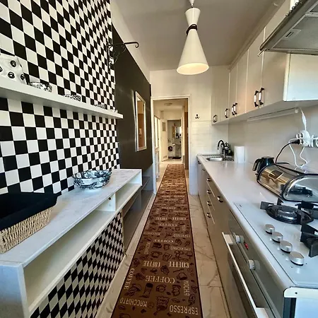 Perfect Location Two Bedrooms With Balkony * ורשה